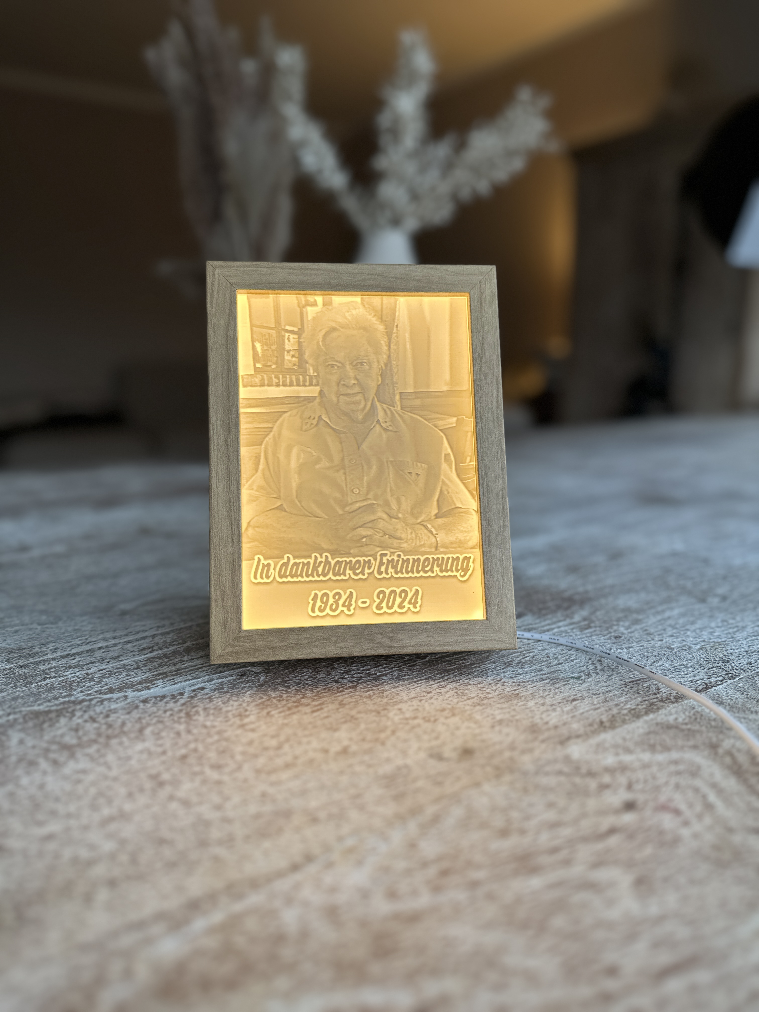Lithophane mit hellem Rahmen beleuchtet